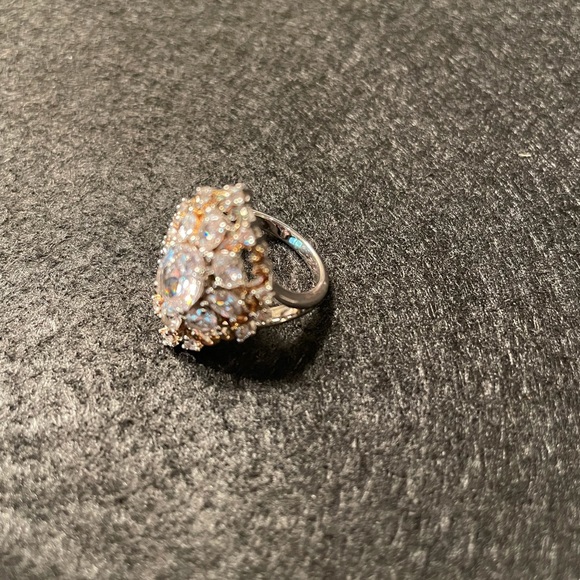 Gold and silver cubic zirconia sterling silver ring - Picture 3 of 3